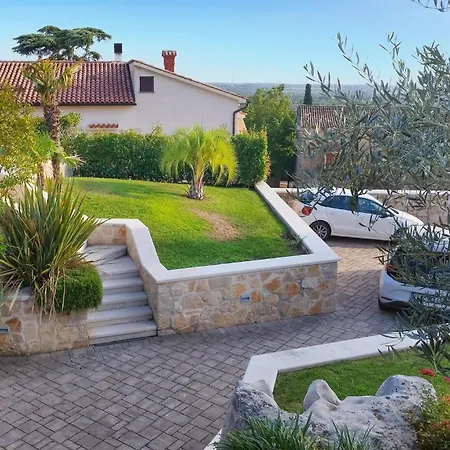 Nyaraló Cozy In With Outdoor Swimming Pool