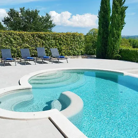 Cozy In With Outdoor Swimming Pool Nyaraló Labinci
